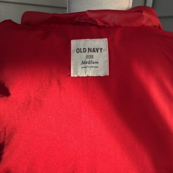 Old Navy puffer vest size M - Picture 3 of 5